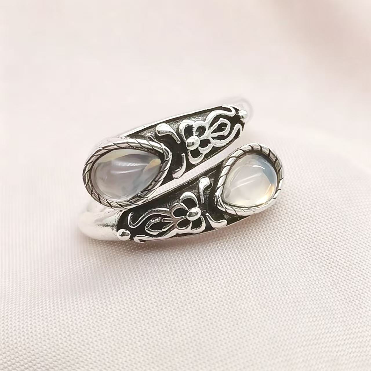 Vintage Adjustable Open Ring with Teardrop Glowing Zircon💧💍