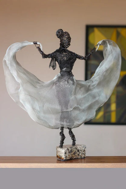 Handmade Wire Female Sculptures 🕊️✨