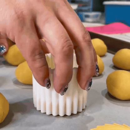 🥳2026 HOT SALE🥳🎂Creative Double-Ended Pastry Mold