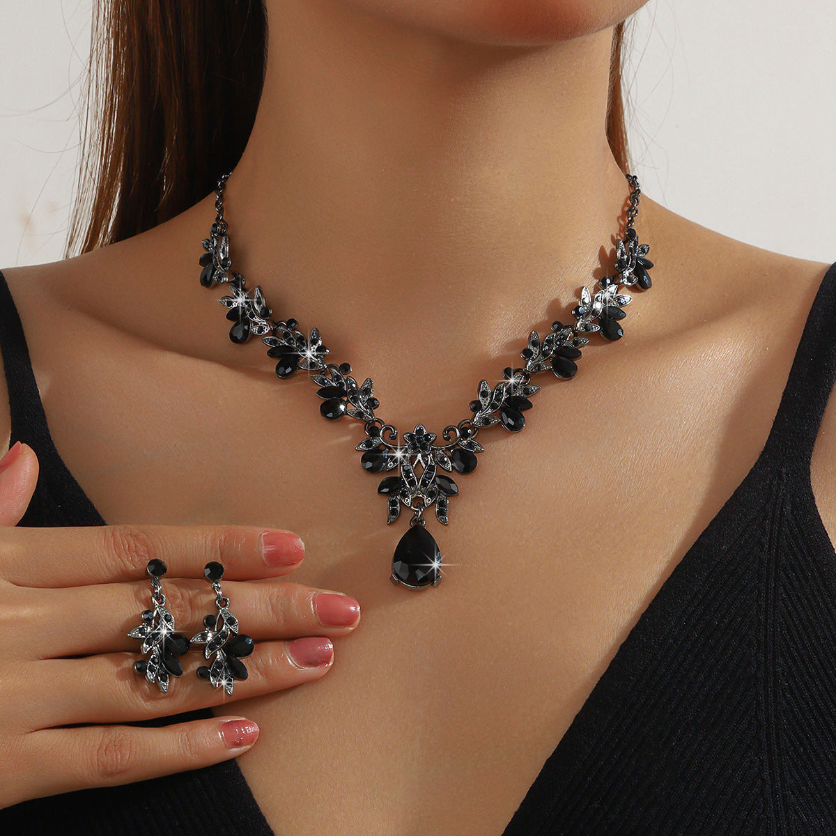 Sparkling Teardrop Pendant Necklace and Earrings Set